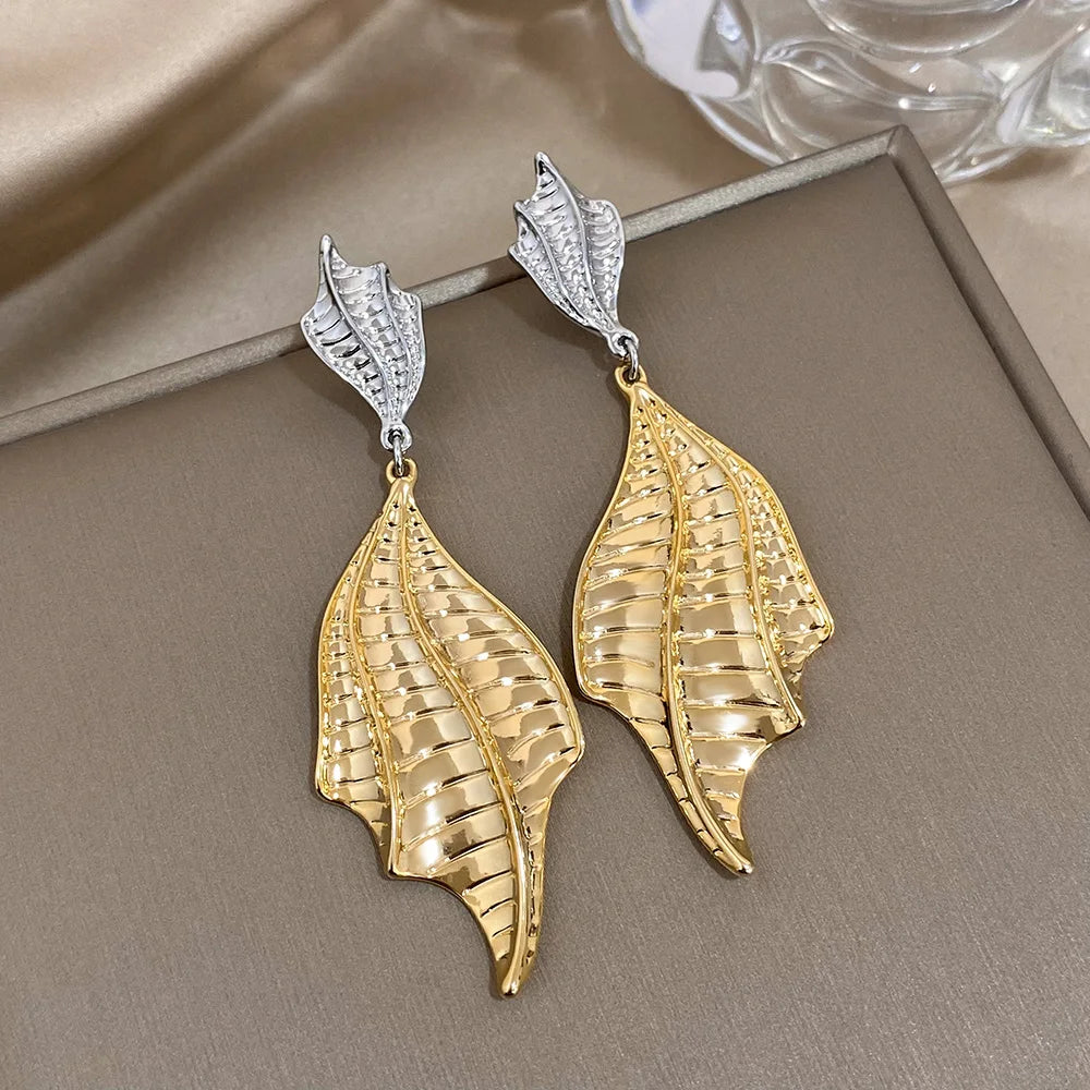 The Earring Lounge