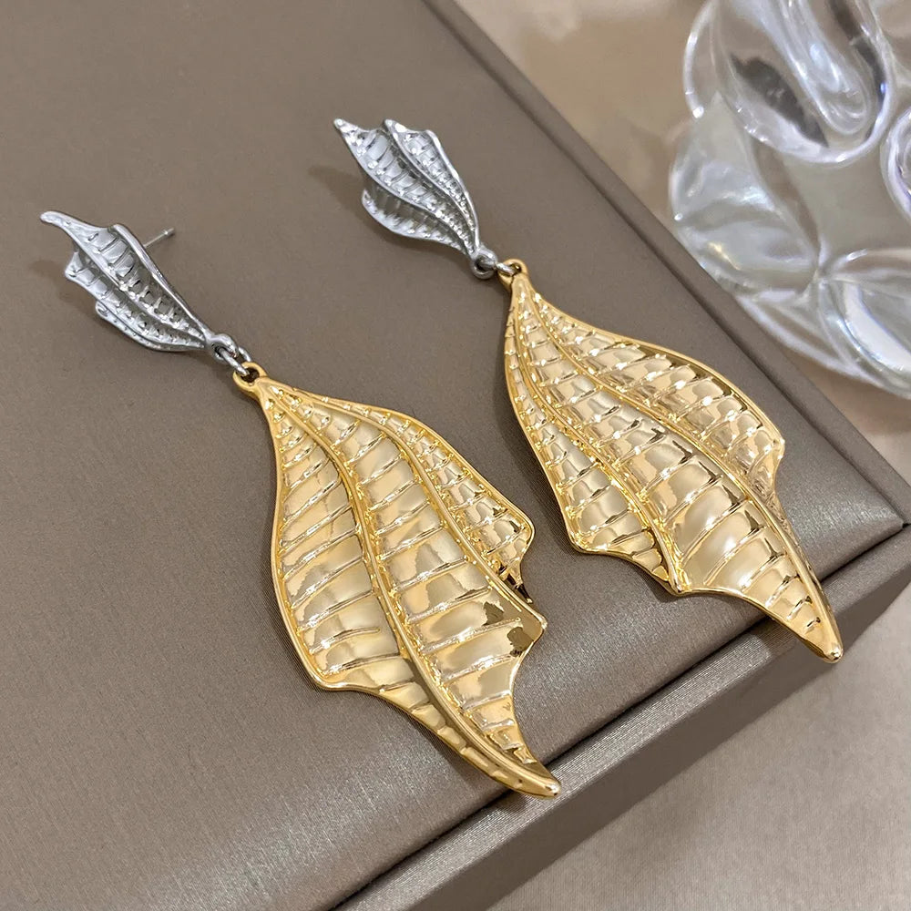 The Earring Lounge