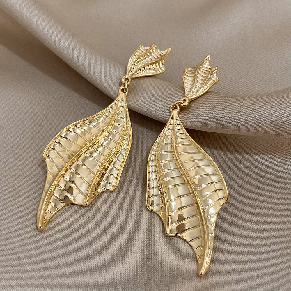 The Earring Lounge