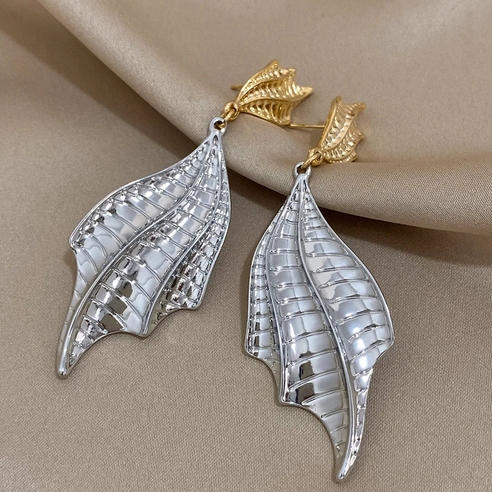 The Earring Lounge