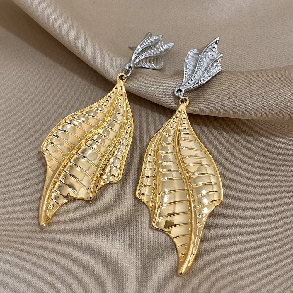 The Earring Lounge