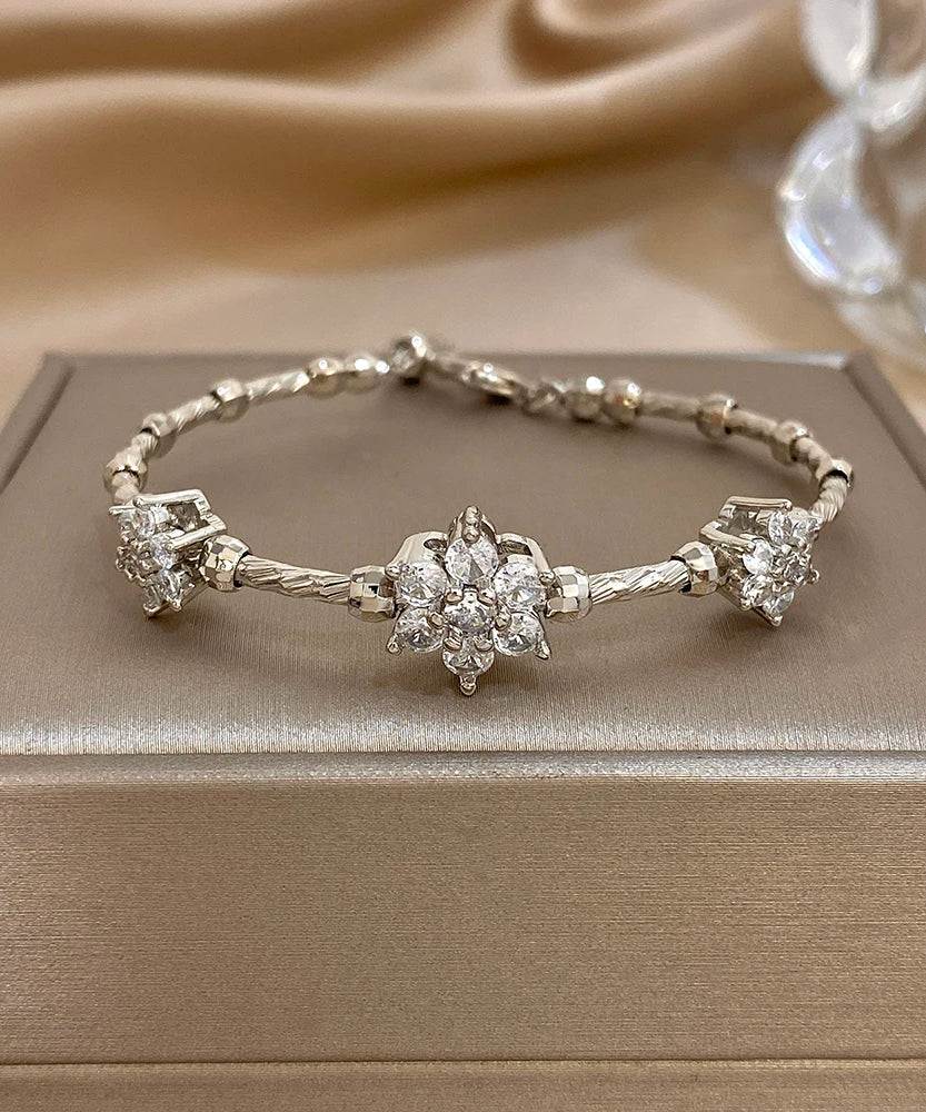Elite Bracelet Lounge