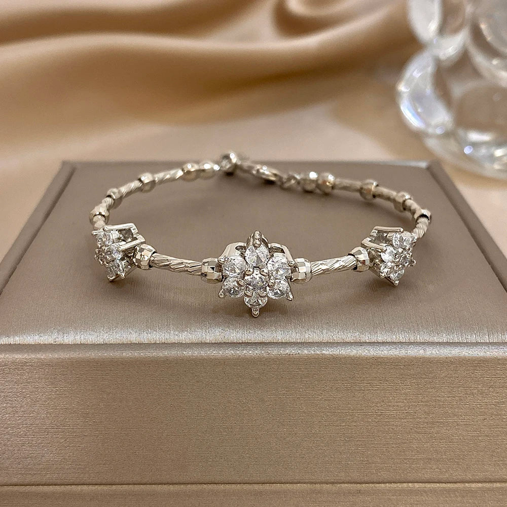 Elite Bracelet Lounge