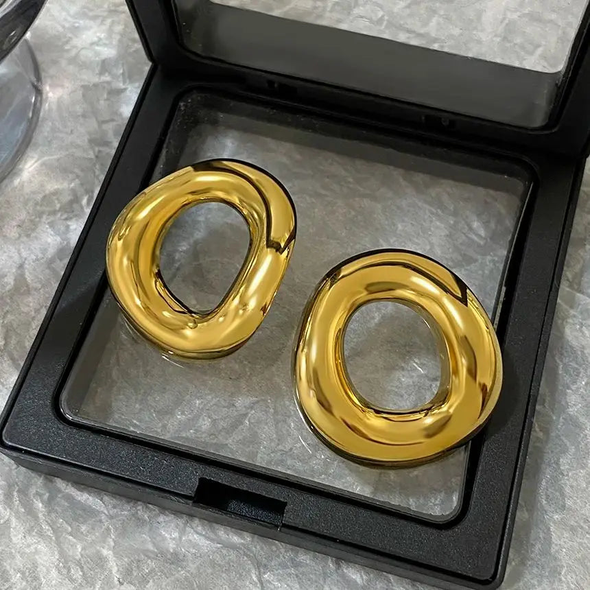 Elegant Hoop Haven