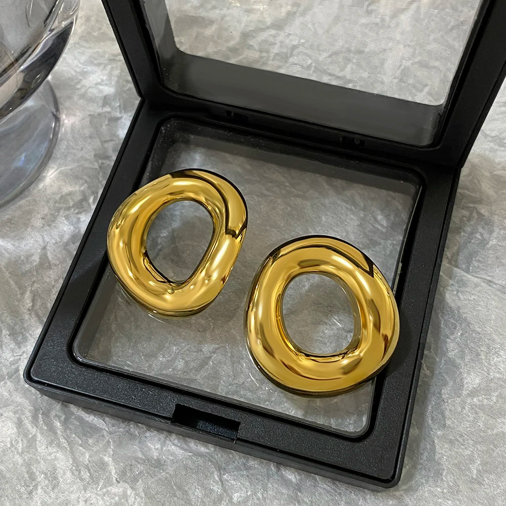 Elegant Hoop Haven
