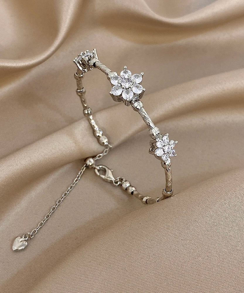 Elite Bracelet Lounge