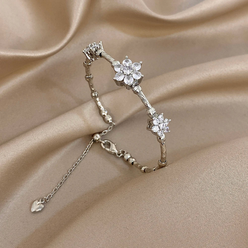 Elite Bracelet Lounge