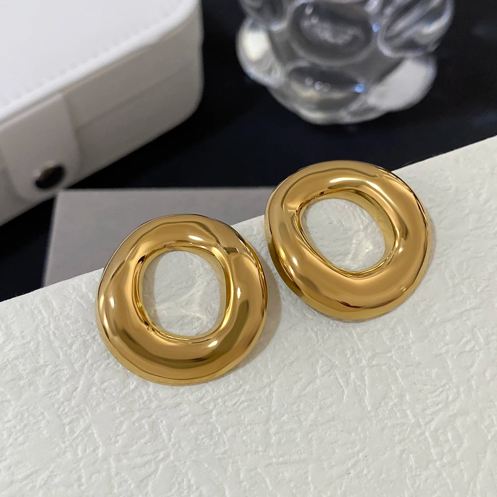 Elegant Hoop Haven
