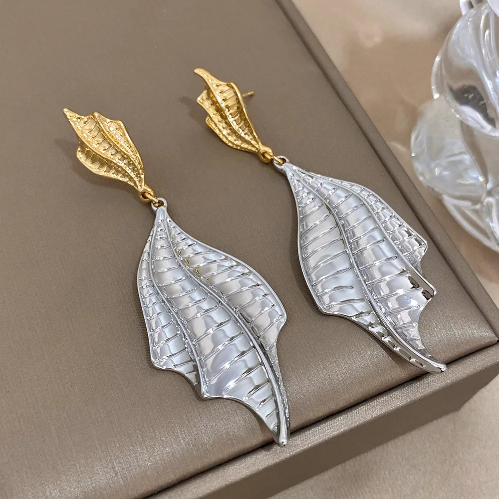 The Earring Lounge