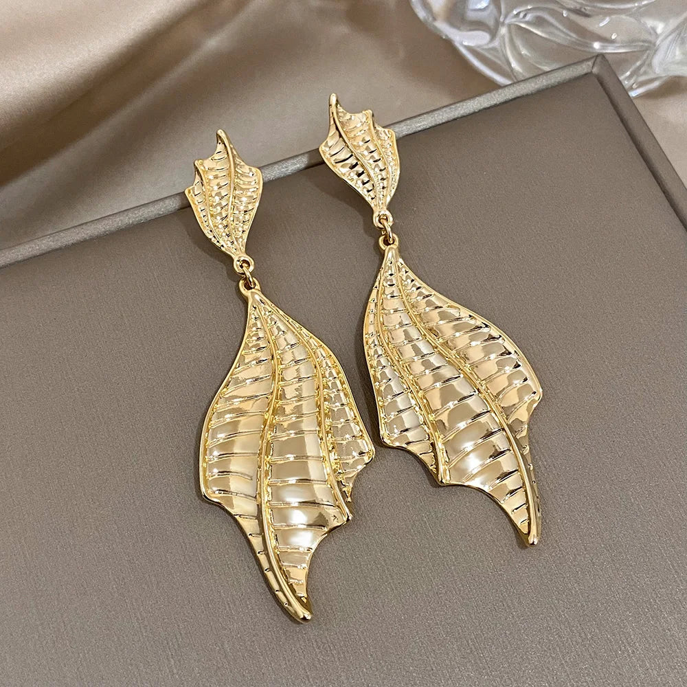 The Earring Lounge