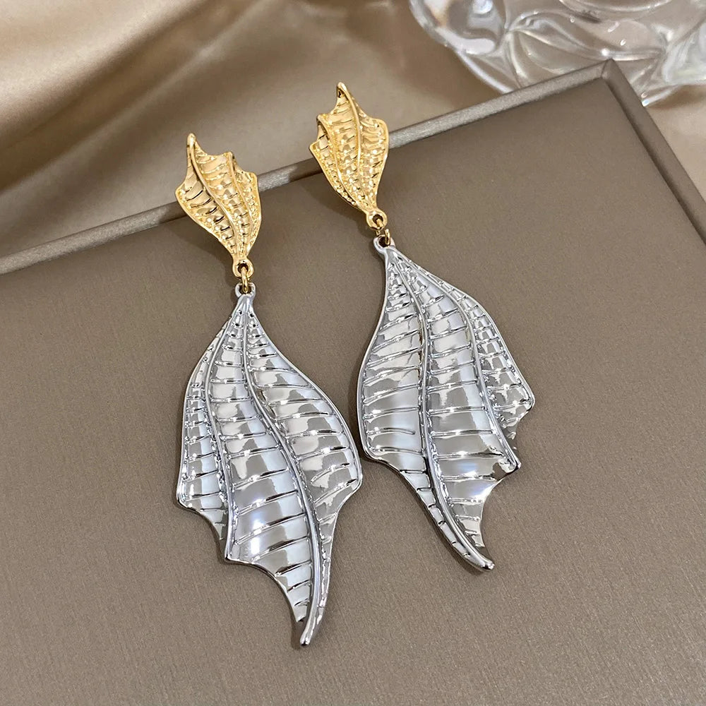 The Earring Lounge